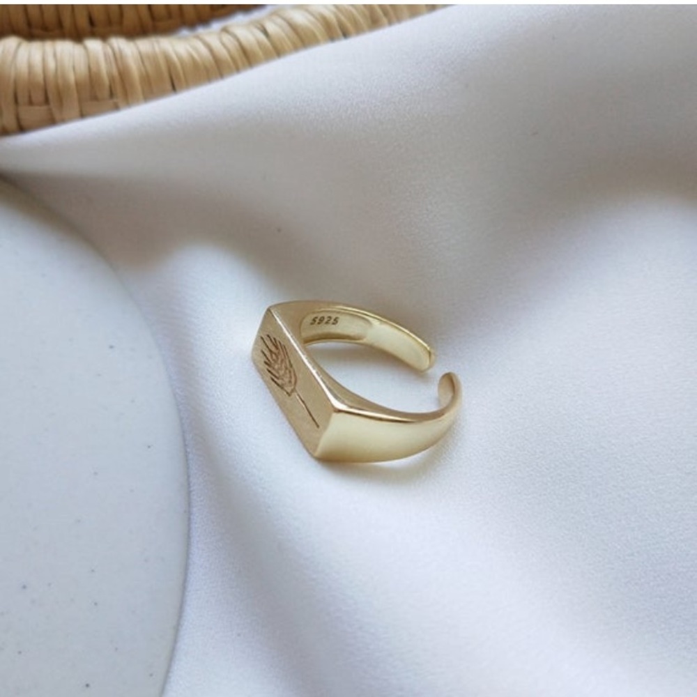 14k Gold Rectangular Signet Ring - Picture 5 of 8